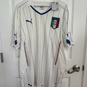 New with Tags Men’s Puma Size XXL Italia Soccer Jersey